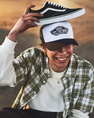 Cappello da camionista con visiera curva e toppa classica